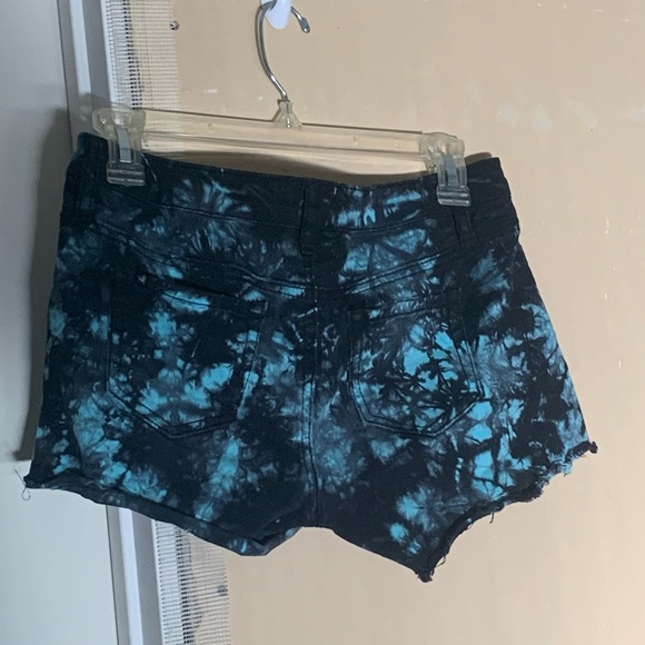 Shorts. - Picture 2 of 2